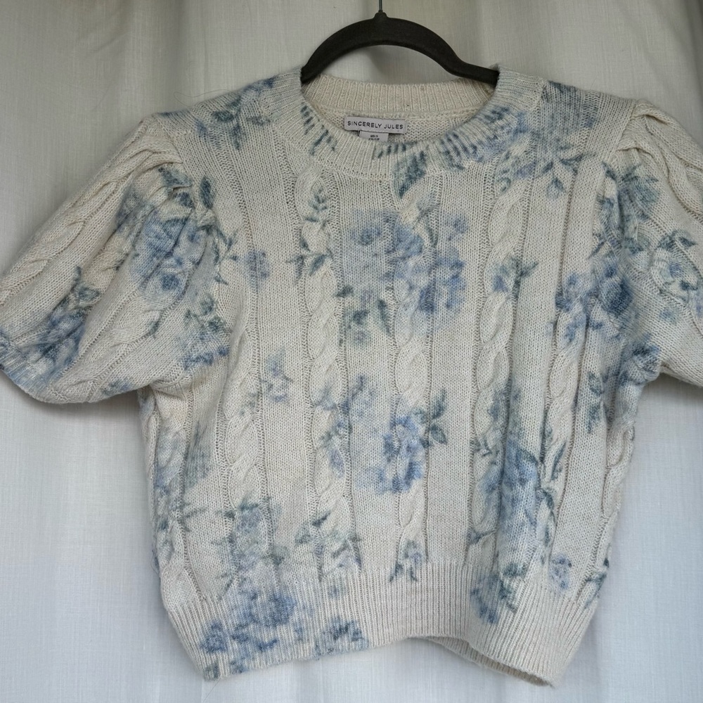 Sincerely Jules Short Balloon Sleeve Cable Knit Cream with Blue Flowers. Size S - Picture 3 of 8